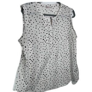 Lila Rose Sleeveless top L